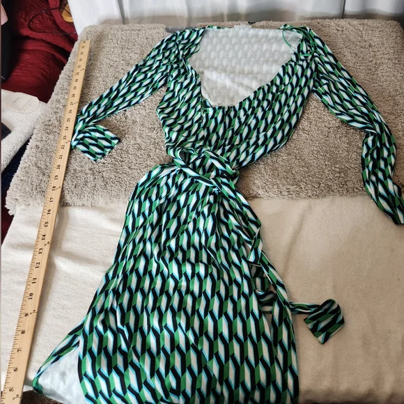 Long Sleeve Midi Arrow Geo Green Wrap Dress Diane von Furstenberg - Picture 6 of 16